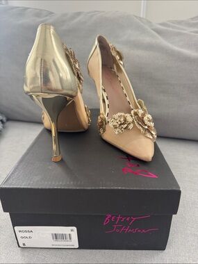 Betsey Johnson Gold Sequin Floral Pointed Toe Heels